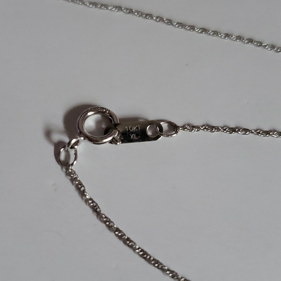 Stunning Necklace - Picture 2 of 5